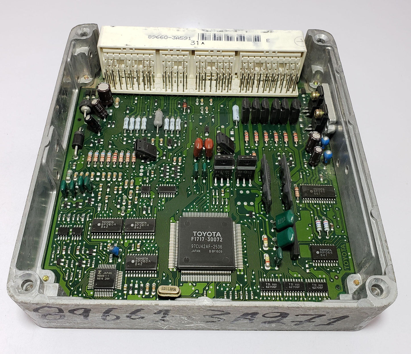Engine Control Unit (ECU/ECM) for Toyota Crown 1999 GF-JZS151 – Part No. 89661-3A271 / 89660-3A591
