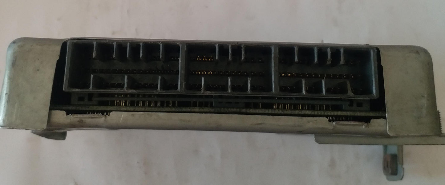 Mitsubishi Diamante GF-F46A Engine Control Unit ECU ECM MR560680
