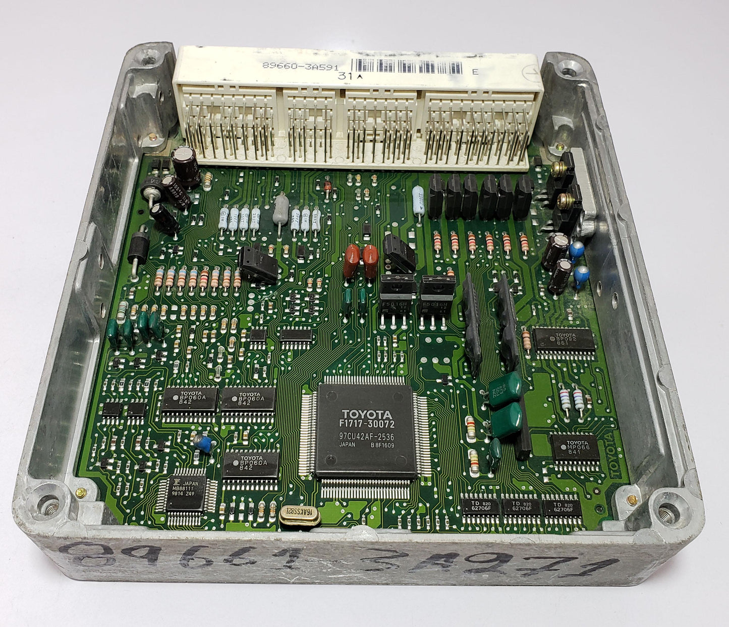 Engine Control Unit (ECU/ECM) for Toyota Crown 1999 GF-JZS151 – Part No. 89661-3A271 / 89660-3A591