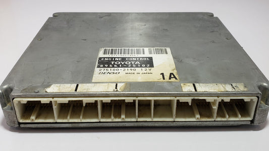 Dyna TRY220 Engine Control Unit / ECU 89661-25102, 275100-2190 Jdm used