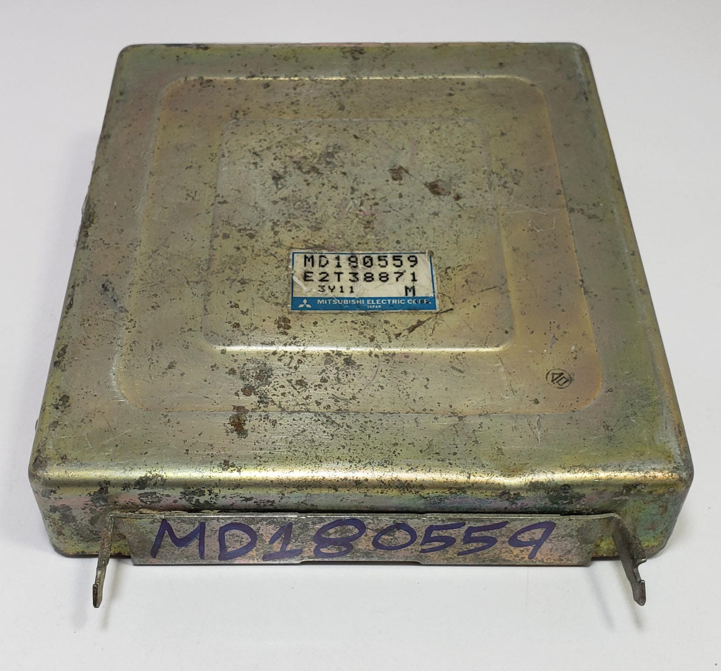 Engine control unit Mitsubishi Galant MD180559 E2T38871 ECU ECM