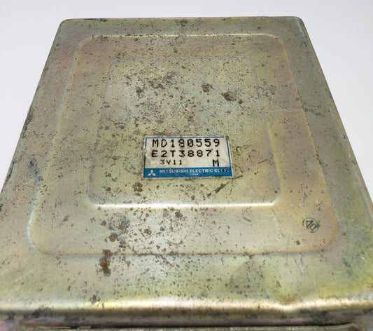 Engine control unit Mitsubishi Galant MD180559 E2T38871 ECU ECM