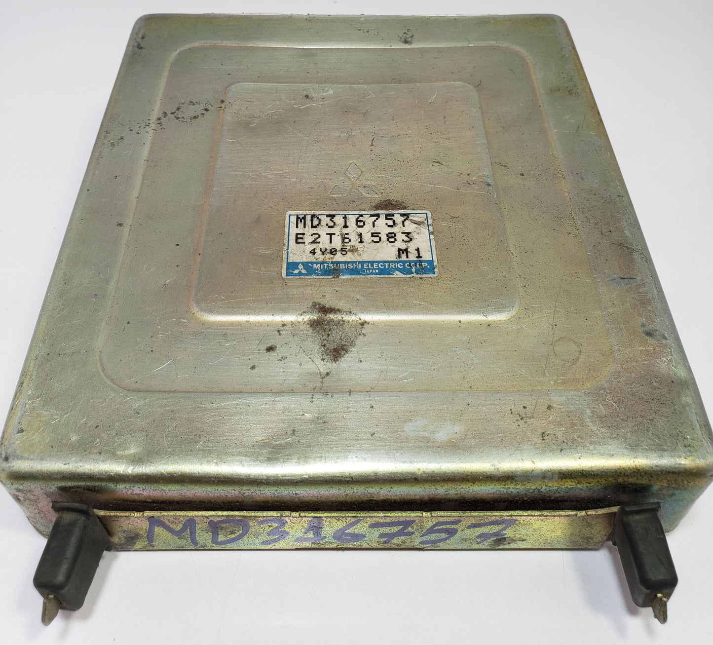 Engine control unit Mitsubishi RVR 4G93 MD316757 E2T61583 ECU ECM