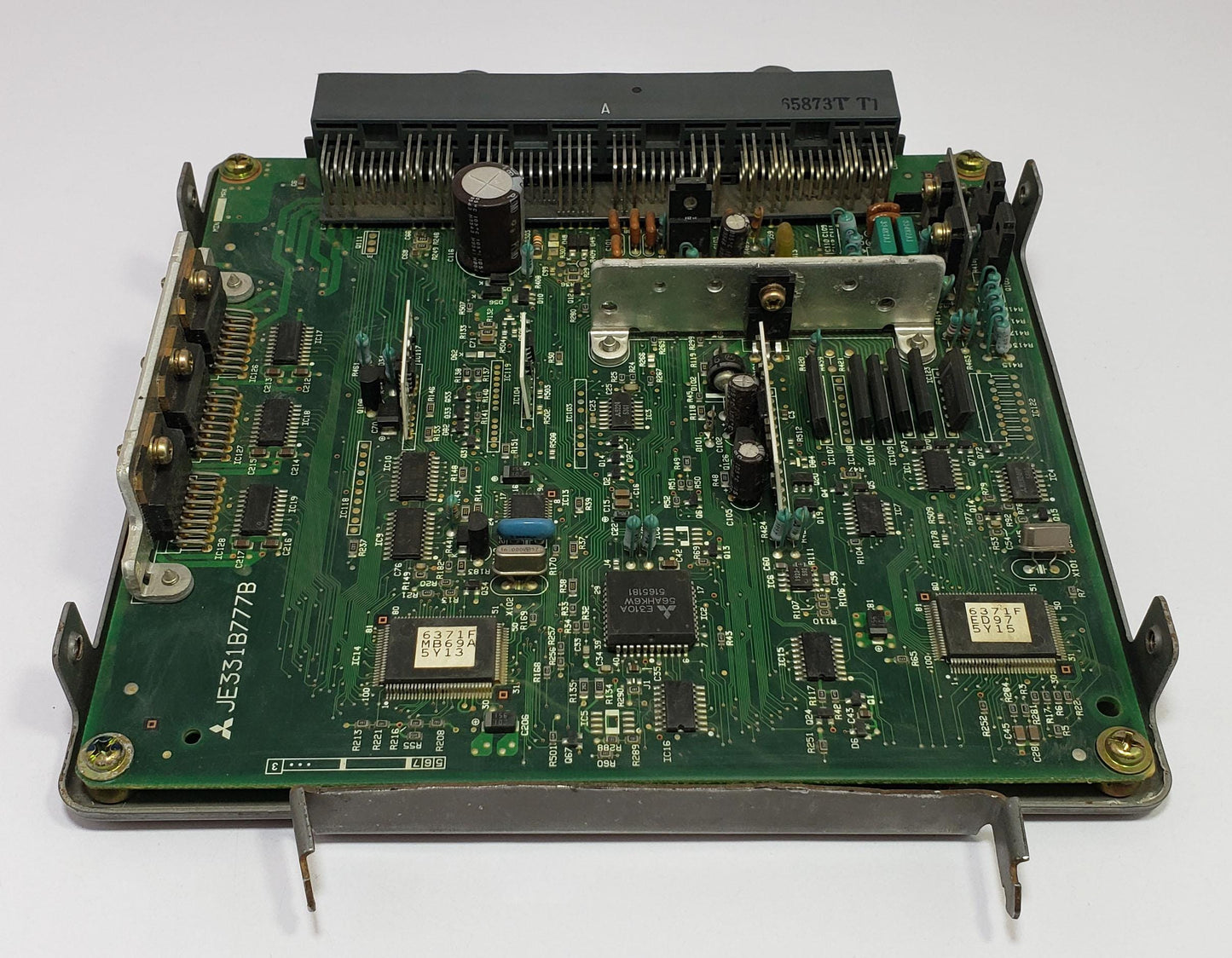 Mitsubishi Control Module MD331037 E3T65873 ECU ECM