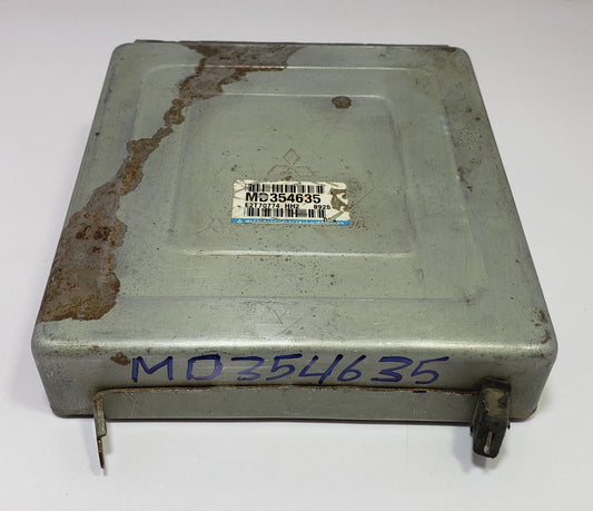 Engine Control Unit MITSUBISHI Mirage E-CJ2A MD354635 ECU ECM