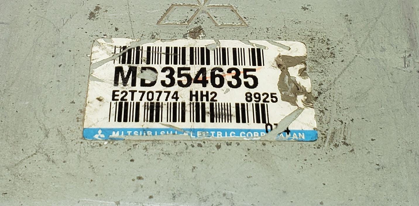 Engine Control Unit MITSUBISHI Mirage E-CJ2A MD354635 ECU ECM