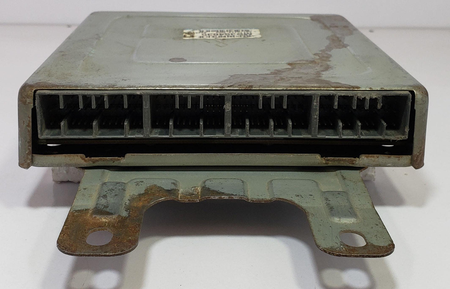 Engine Control Unit MITSUBISHI Mirage E-CJ2A MD354635 ECU ECM