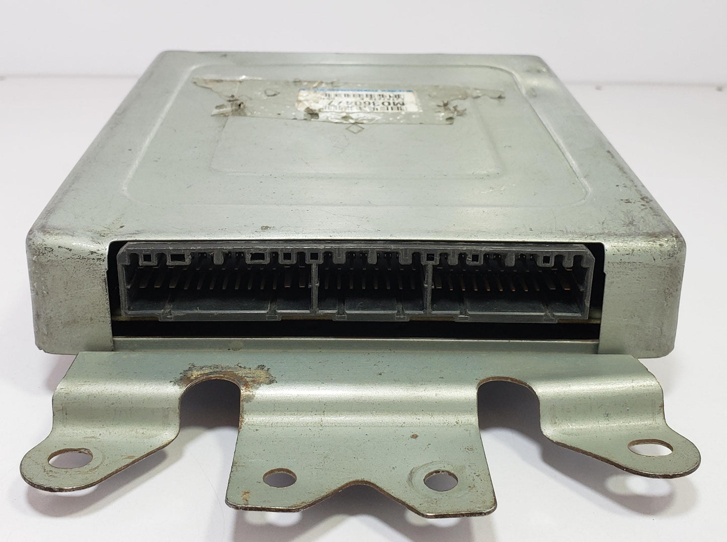 Engine control unit mitsubishi MD360477 ecu ecm