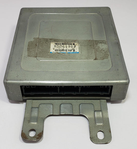 Engine control unit Mitsubishi MD761989 ecu ecm