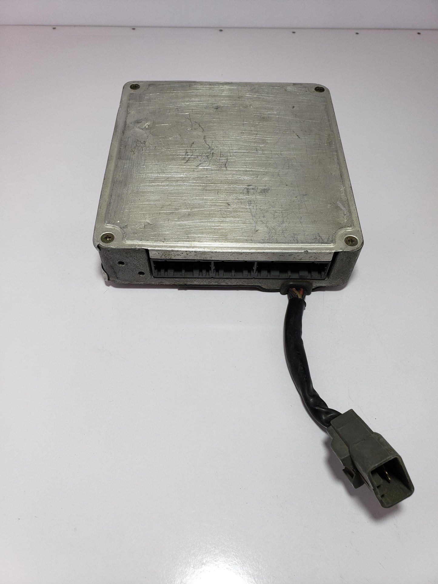 Toyota Engine Control Unit ECU ECM 89661-30480 | Denso 175700-2762