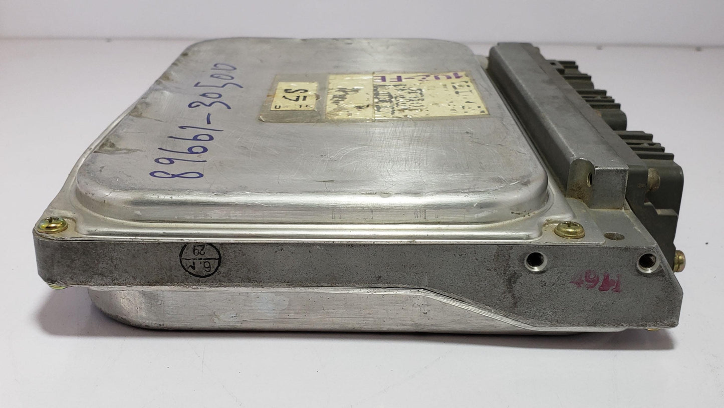 Engine Control Unit TOYOTA Crown Majesta E-UZS141 89661-30500 ECU ECM