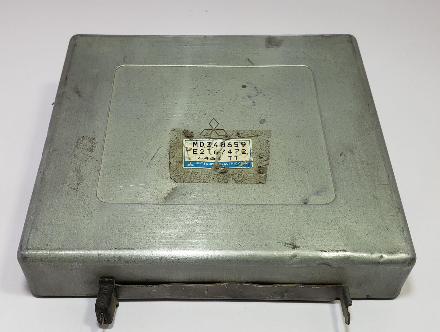 Engine control unit MD340659 E2T67472 ECU ECM