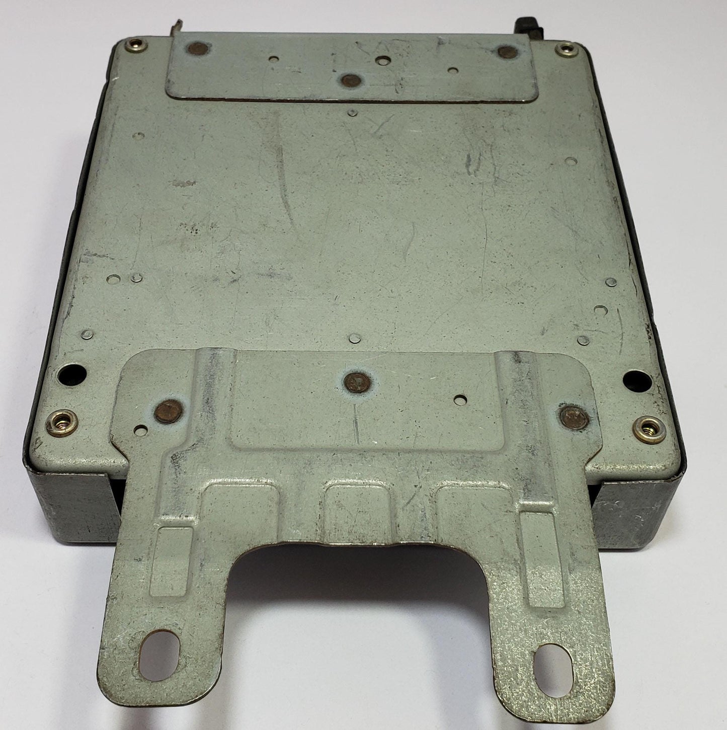 Engine control unit Mitsubishi MD761989 ecu ecm