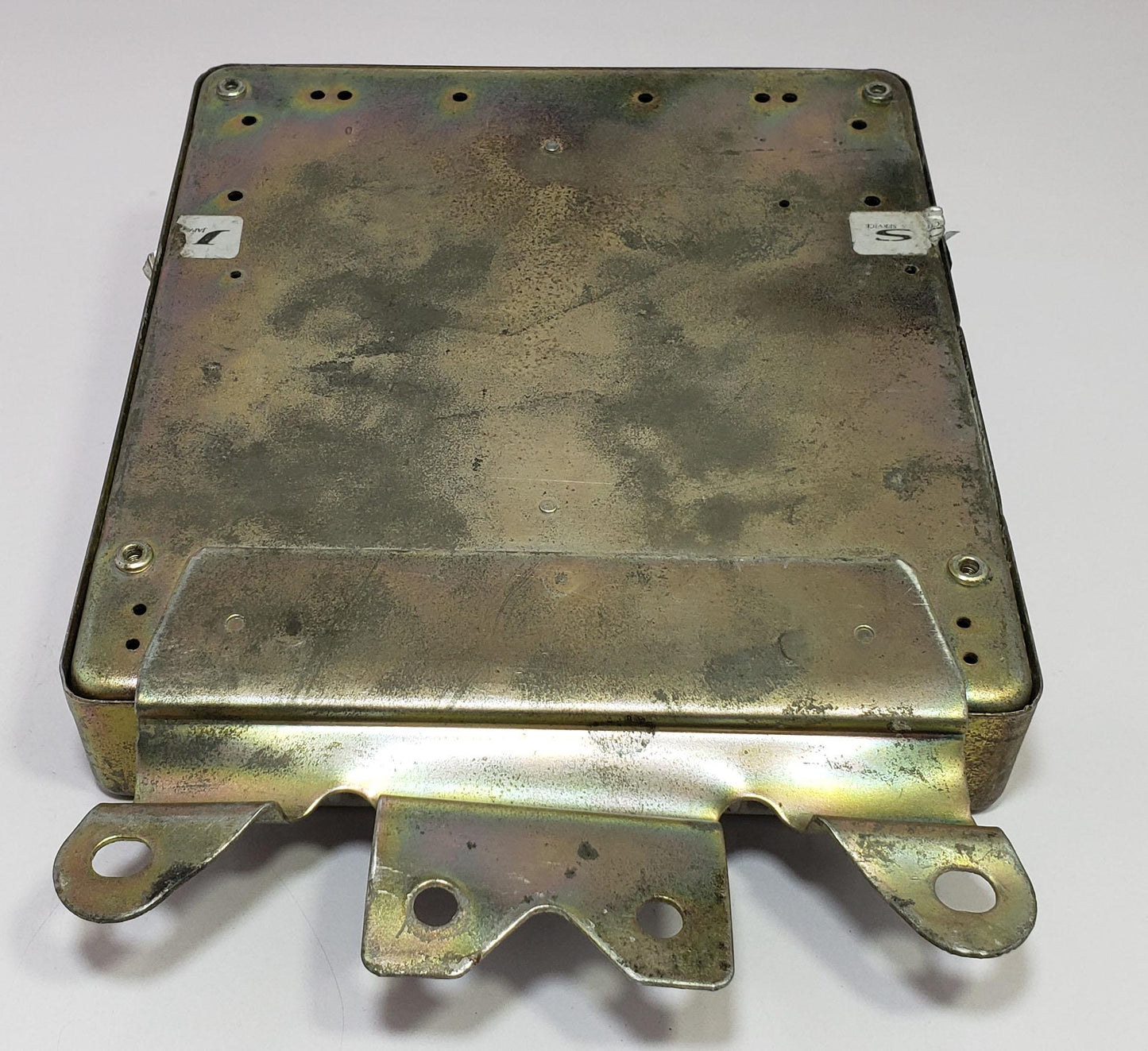 Engine control unit Mitsubishi MD175663 E2T38374 ecu ecm