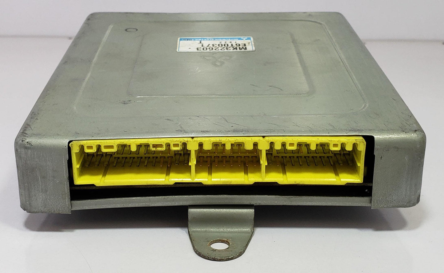 Engine Control Unit MITSUBISHI Delica space gear 1997 KD-PD8W MK322603 E6T00371