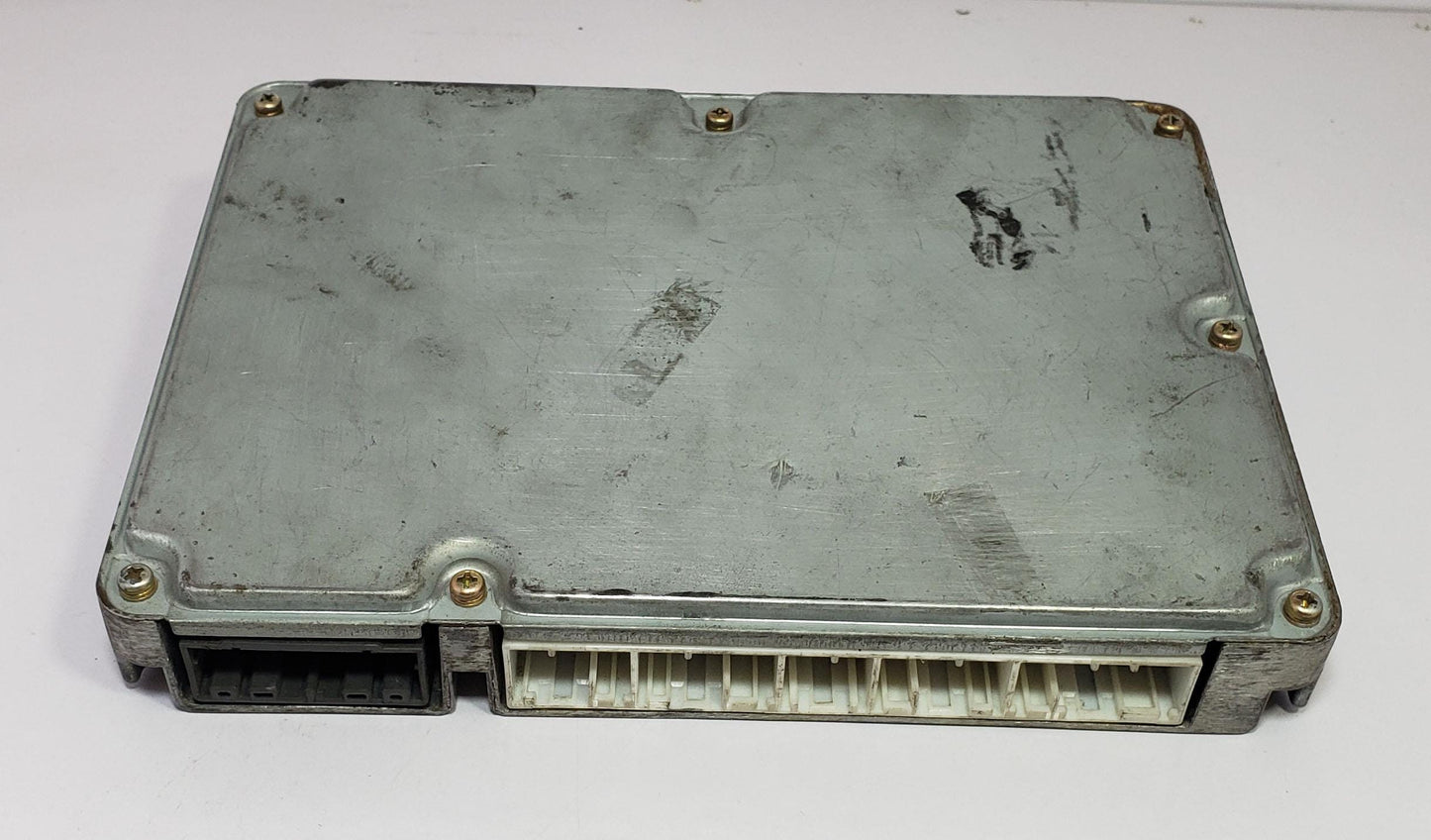 Toyota Engine Control Unit Denso 9717520-588-0 Ecu Ecm