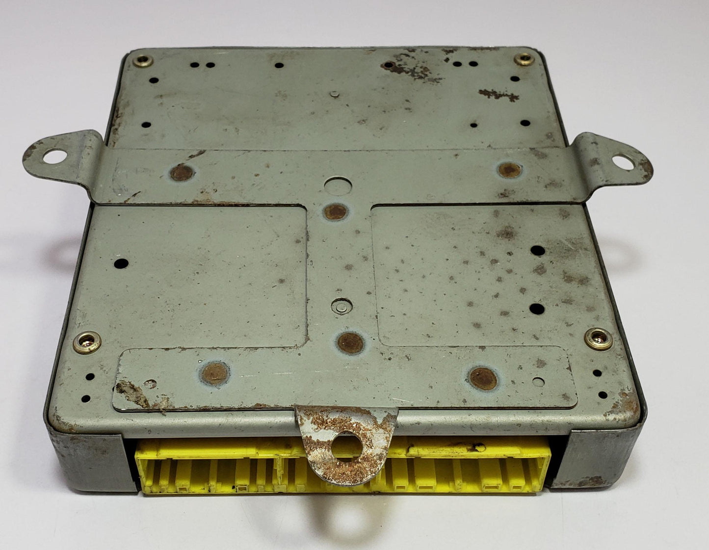 Engine Control Unit for 1998 Mitsubishi Delica Space Gear | ECU ECM MK327591 E6T00372
