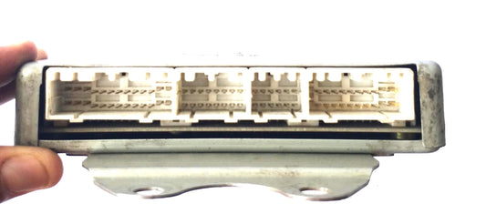 Mitsubishi Carisma Z10 Engine Control Unit ECU MD329098 E2T63286