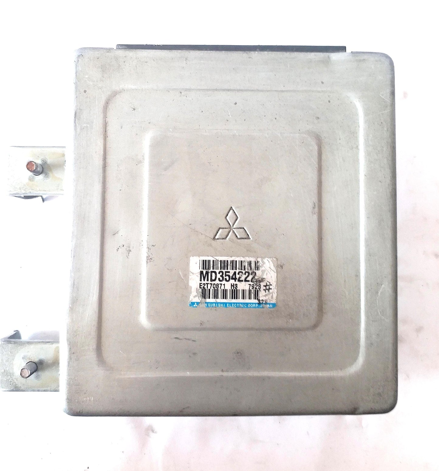 Mitsubishi Diamante 1997 E-F36A Engine Control Unit ECU ECM MD354222 E2T70871