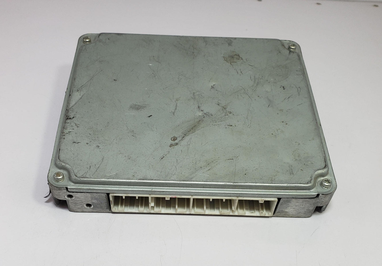 Dyna XZU306 Engine Control Unit / ECU 8966137471