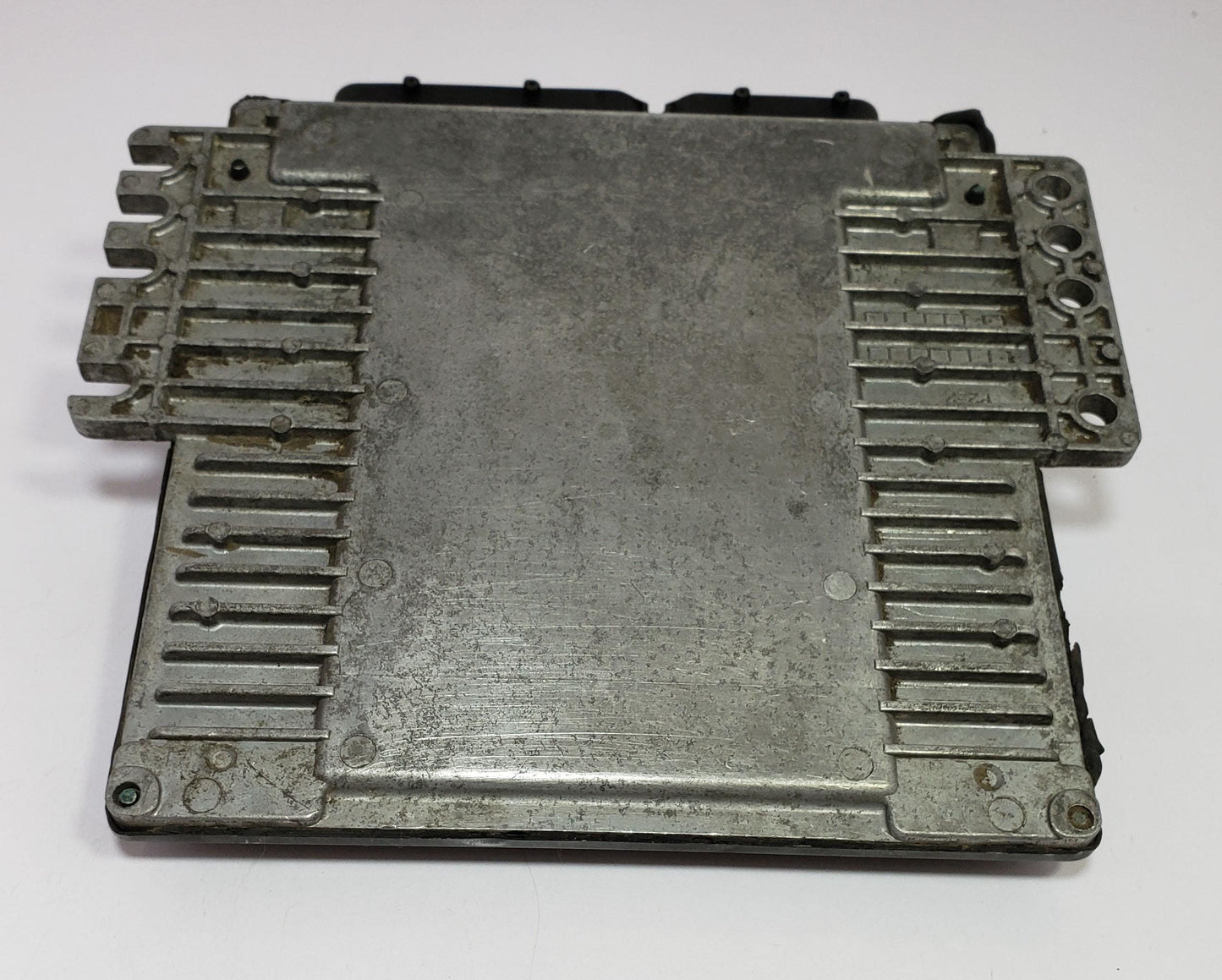 Nissan Elgrand E51 VQ35DE A/T Engine Control Unit ECU ECM MEC33-520B13Y10 JDM Used