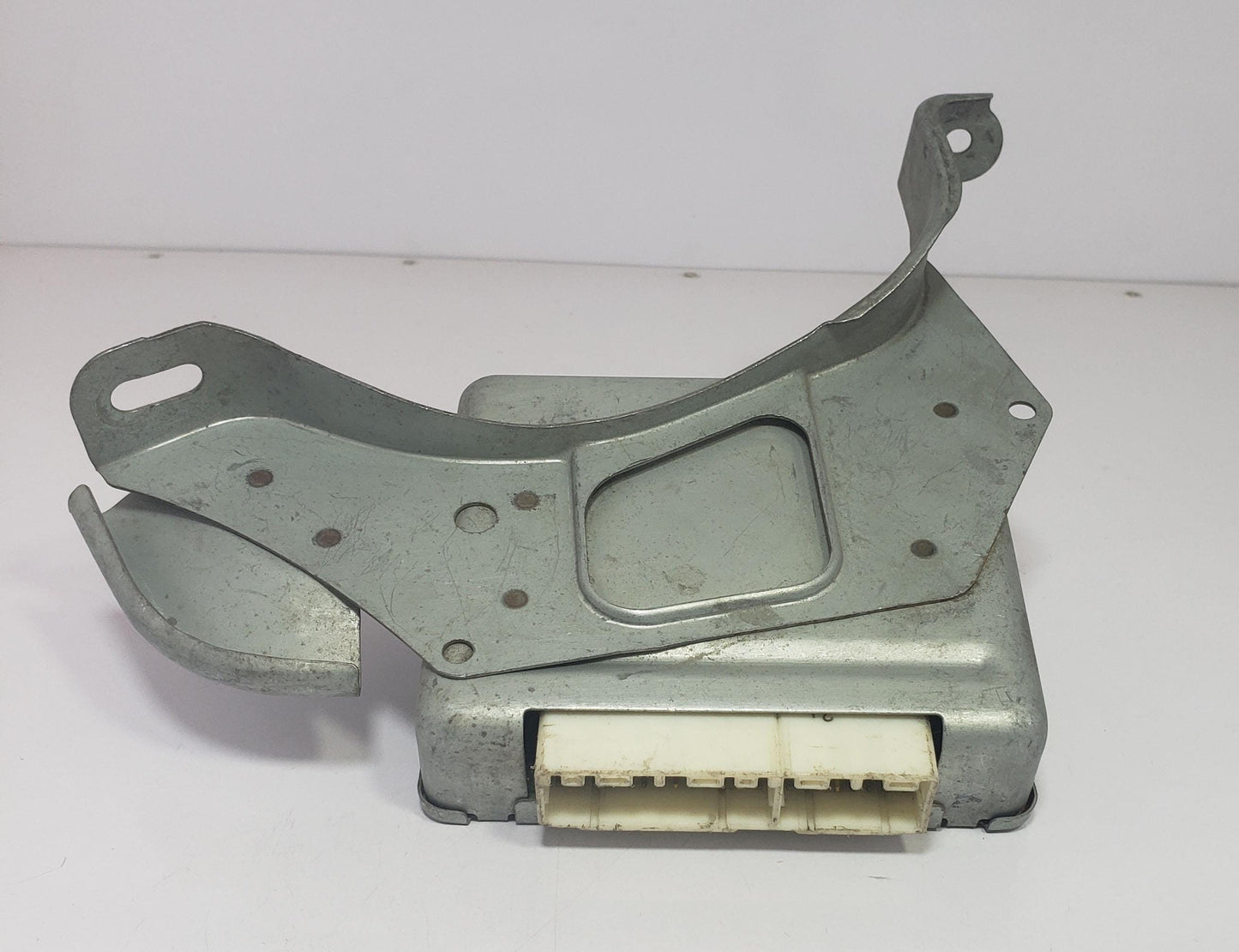 Toyota Nadia GF-SXN10 ABS Control Module ECU 89540-44070