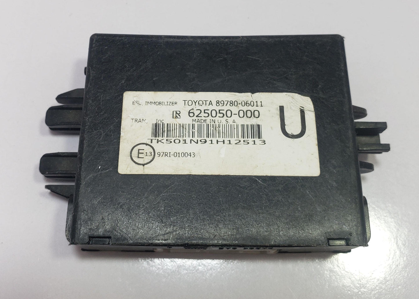 Genuine Toyota Camry Transponder Key ECU 89780-06011